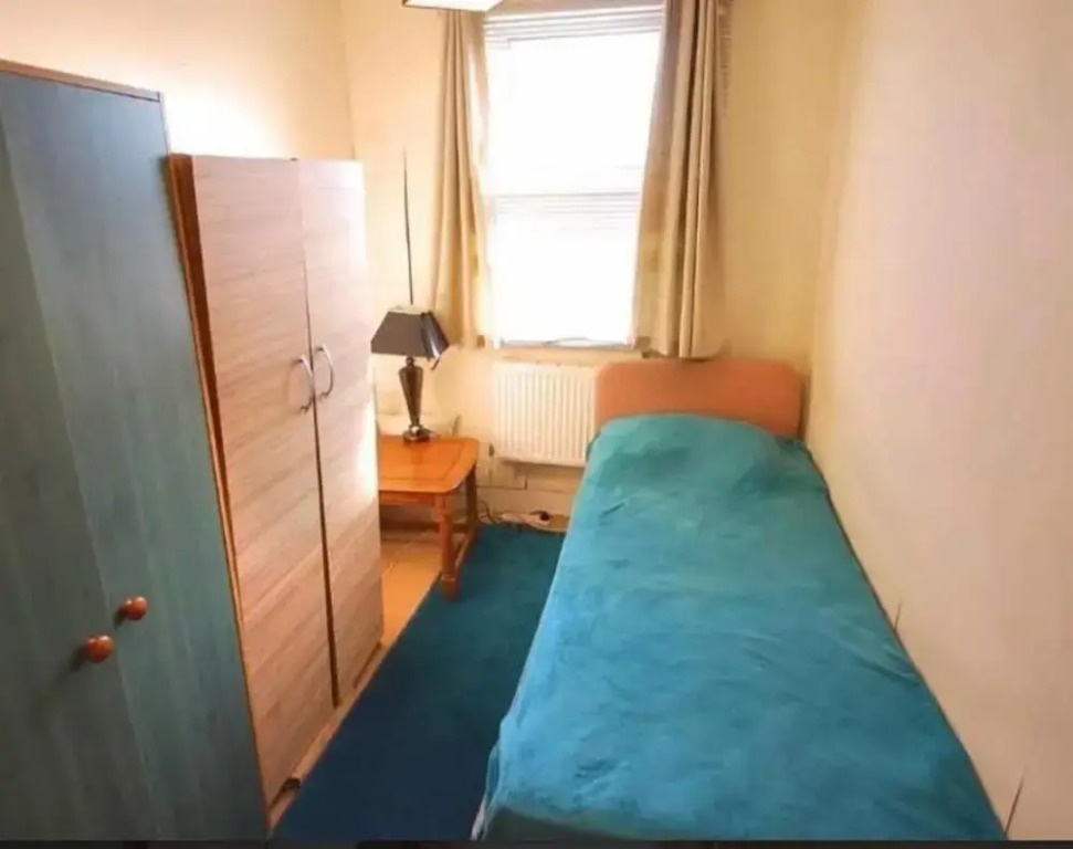 Spacious Four-bedroom House With Garden in Wembley