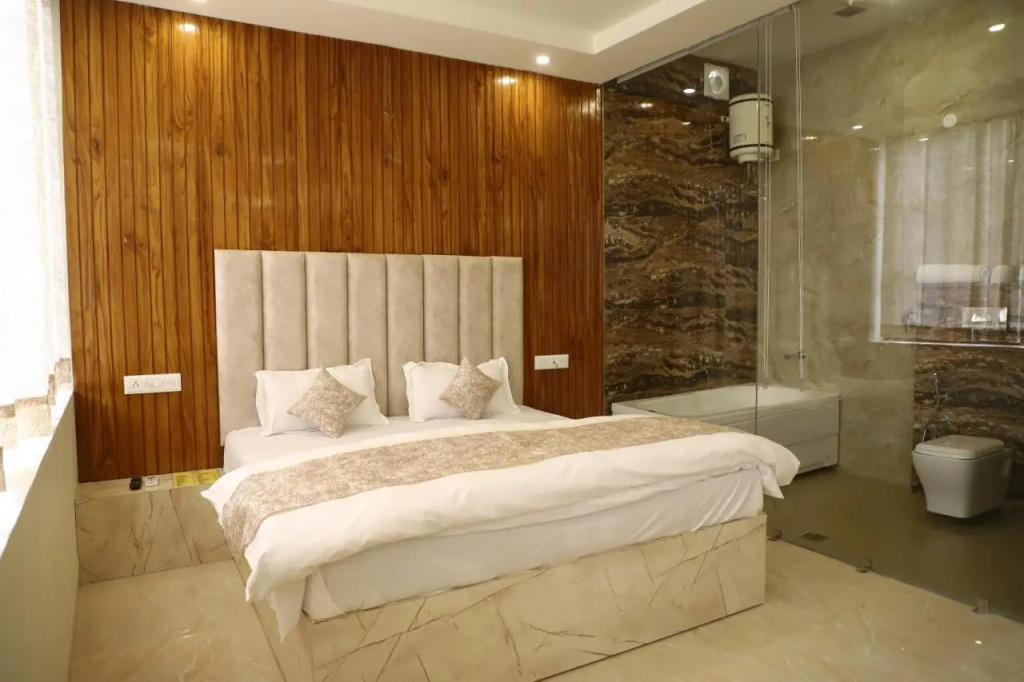 Ivory Hotel