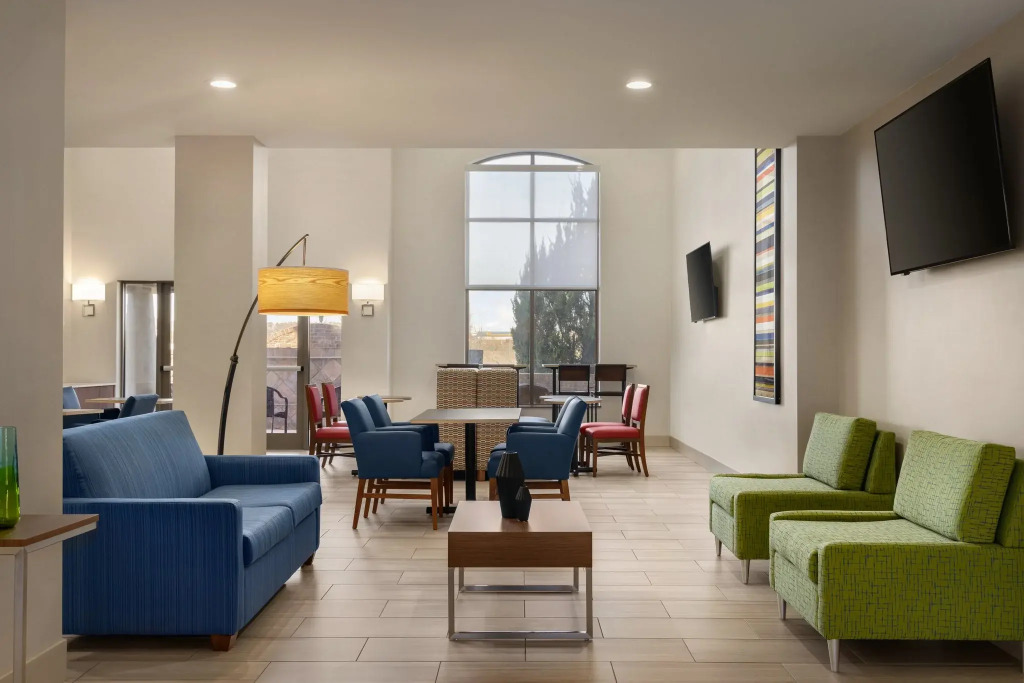 Holiday Inn Express Hotel & Suites Opelika Auburn by IHG