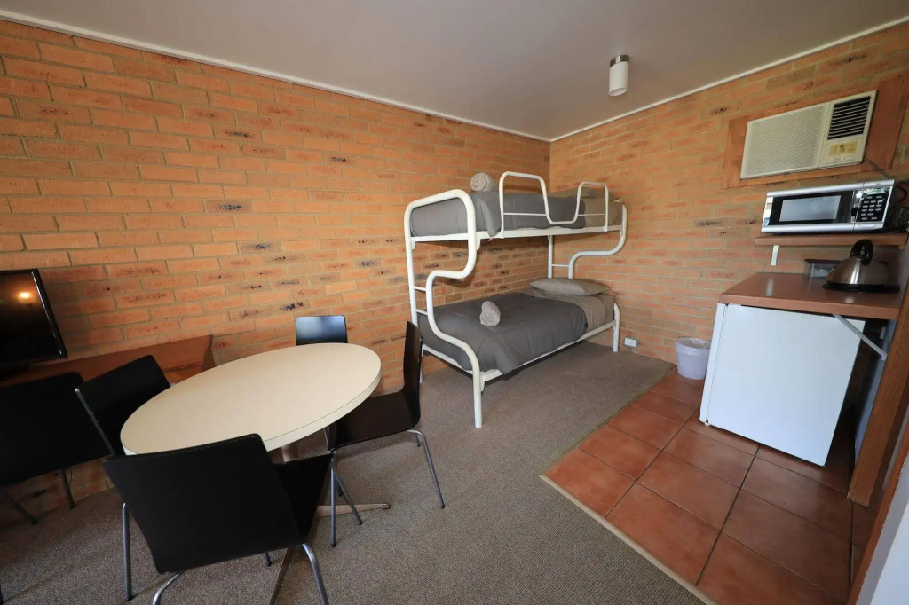 Quays Motel San Remo