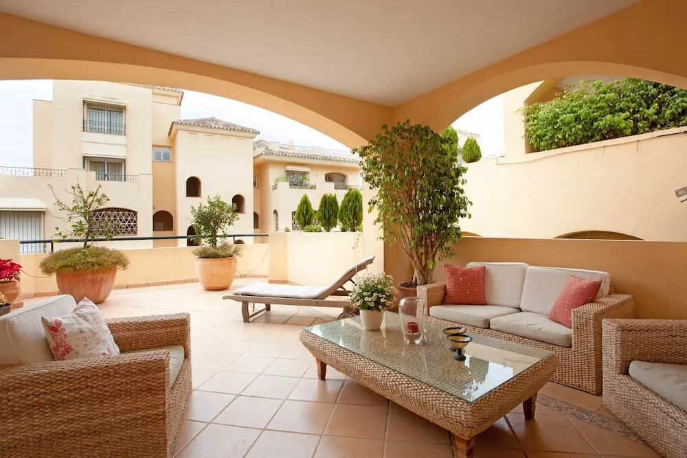 Sea Breeze Luxury Hacienda Elviria - EaW Homes