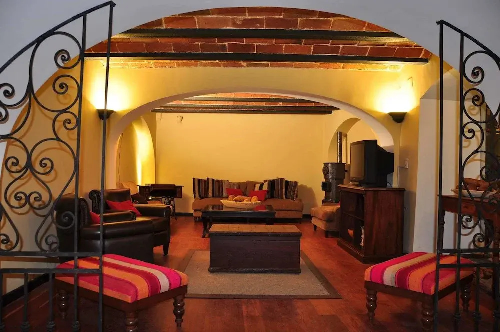 Hotel Naira