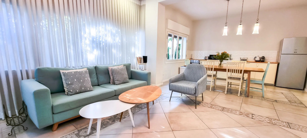 Apartment Pastel, 2BR, Tel Aviv, Center, Masaryk Blvd, #TL41