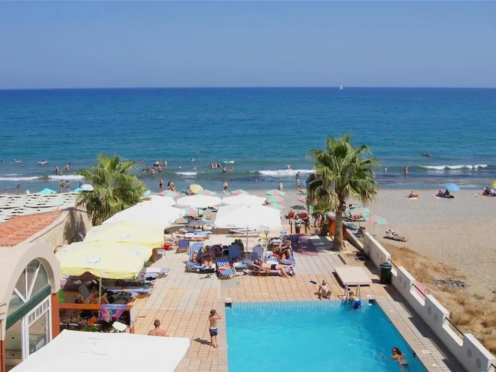 Apartment for 3 People With Swimming Pool Near the Beach
