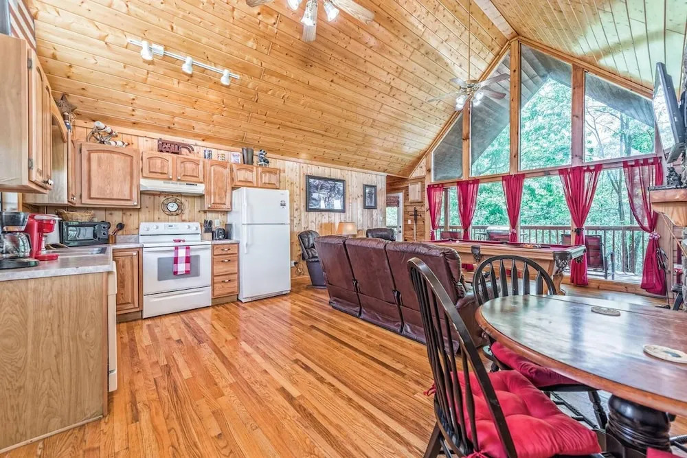 Smoky Mtn Lux Cabin Hot Tub Pool Views