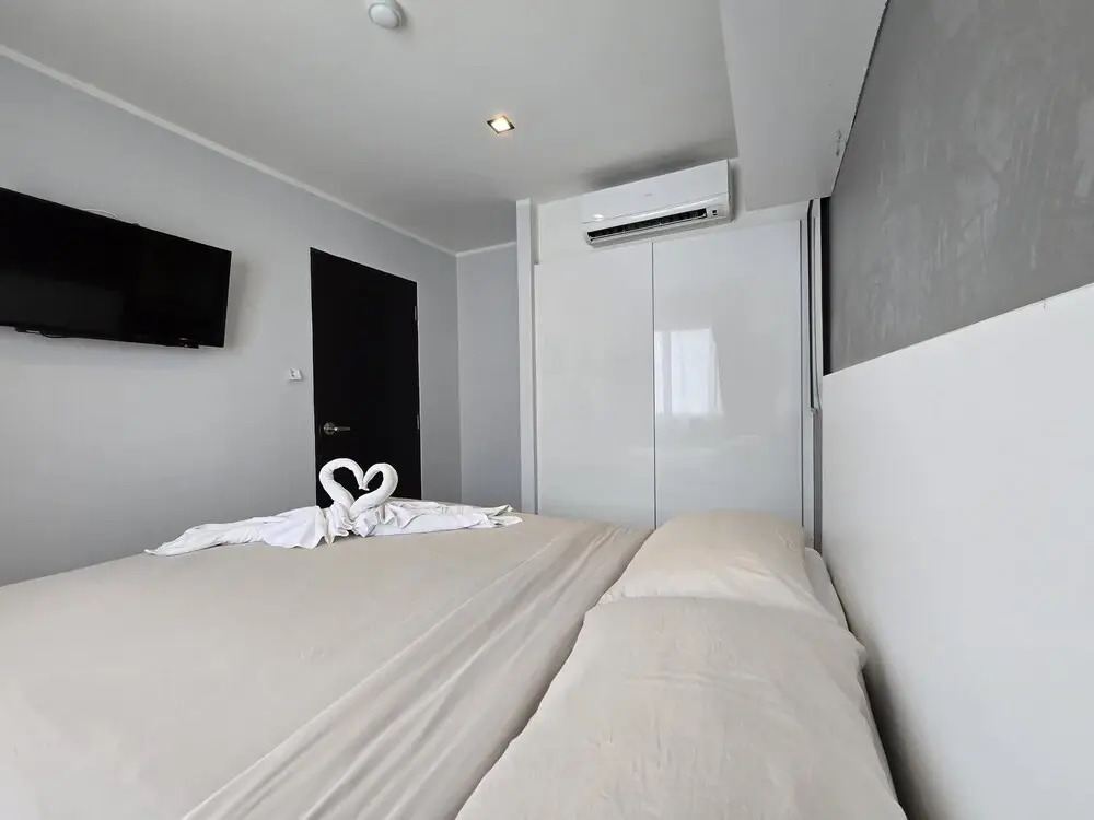 Sleek Corner 1 Bed Apt T1-607