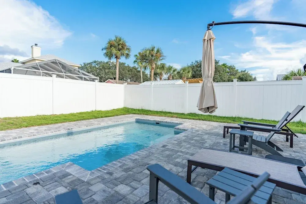 Pet Friendly + Private Pool; Amazing Fenced Backyard, 5 Min Walk to Beach!