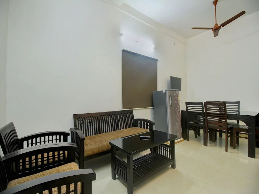 OYO 12069 Rankghas Residency