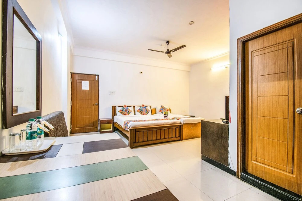 OYO 762 Hotel GMR 18 Grand