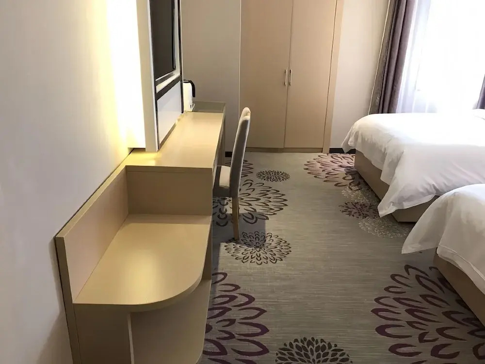 Lavande International Hotel Wuhan Jiedaokou University of Technology Mafangshan Campus Branch
