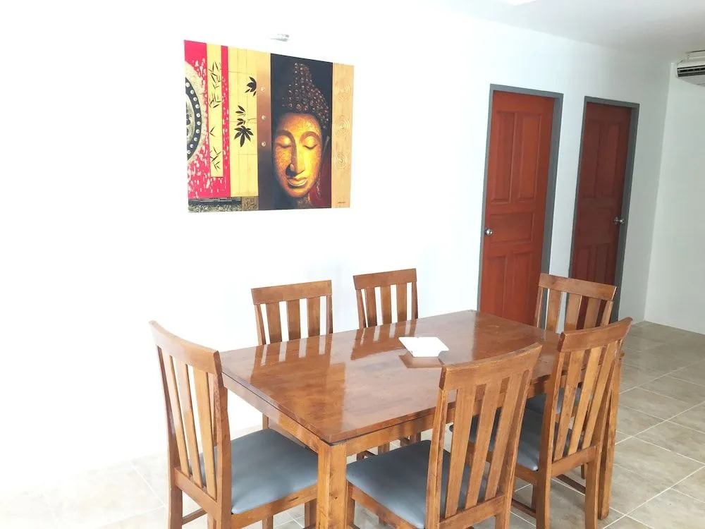 3 bedroom Pool Villa Near Walking St