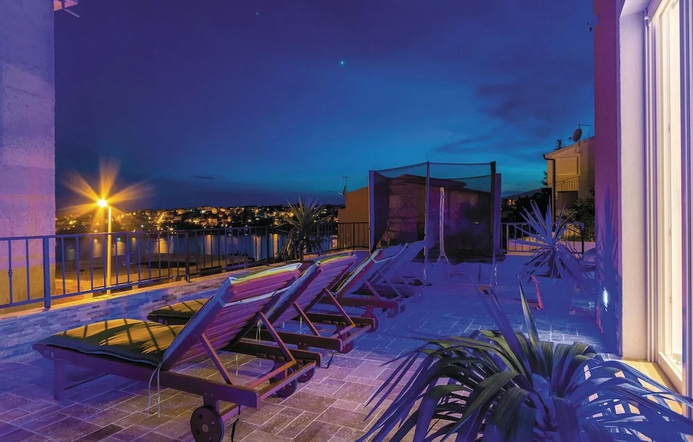 Awesome Home in Mavarstica with WiFi, 7 Bedrooms, Hot Tub