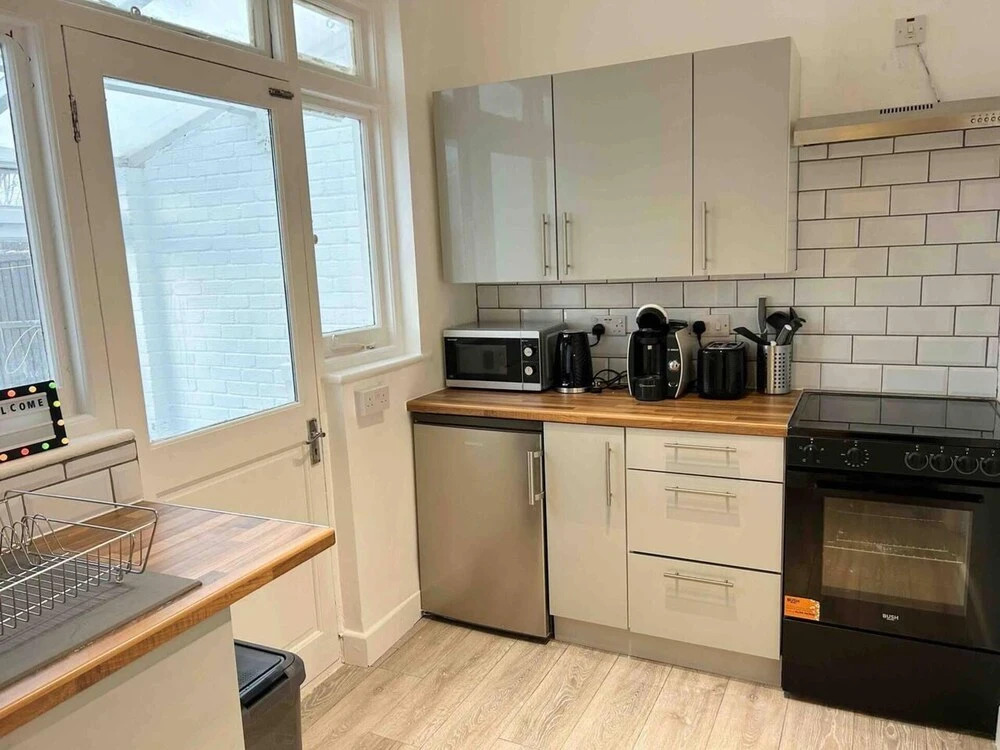 Cool 2 Bed House Hornchurch, Arcade Games, Parking