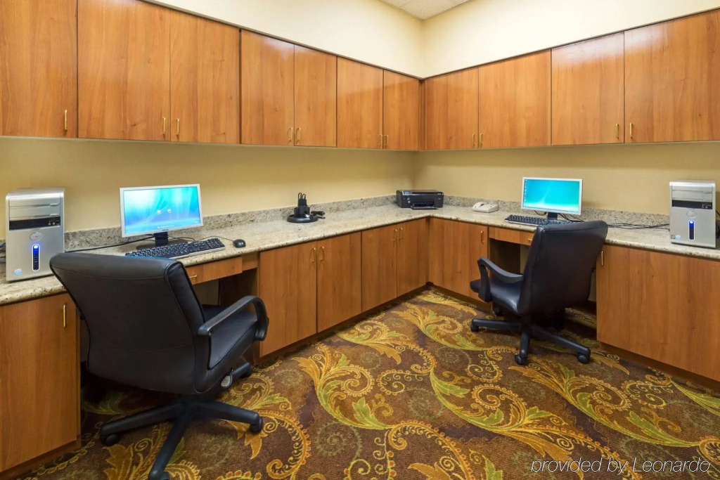 Comfort Inn & Suites near Six Flags