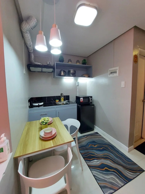 Budget Stay with Bay & City Lights View