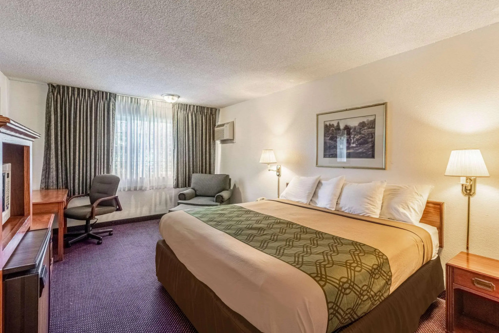 Rodeway Inn & Suites Portland West - Beaverton