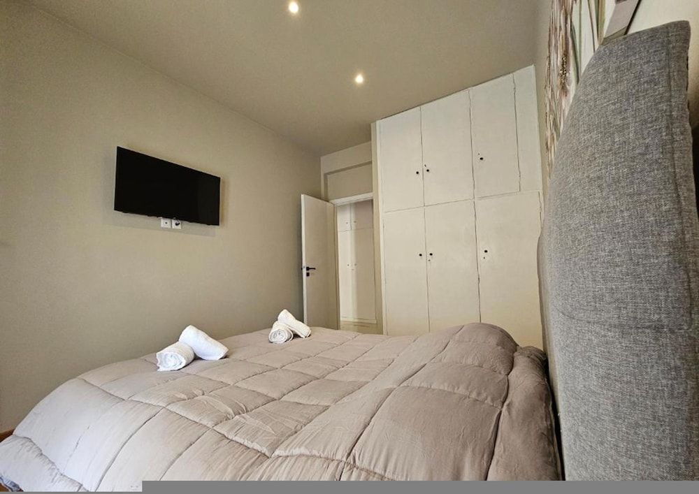 J G Luxury Apartment - Athens Town