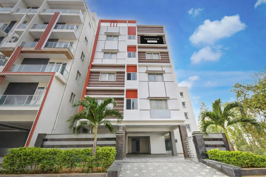 Super Townhouse Financial District Gachibowli Formerly Srinika Inn