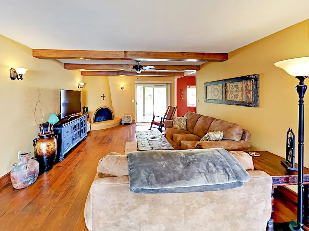 5630 E Waltann Lane Home 4 Bedrooms 2.5 Bathrooms Home