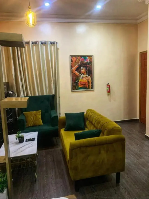 Cozy studio unit in lekki phase 1 - Kitchen, 24-7 light, wifi, Netflix