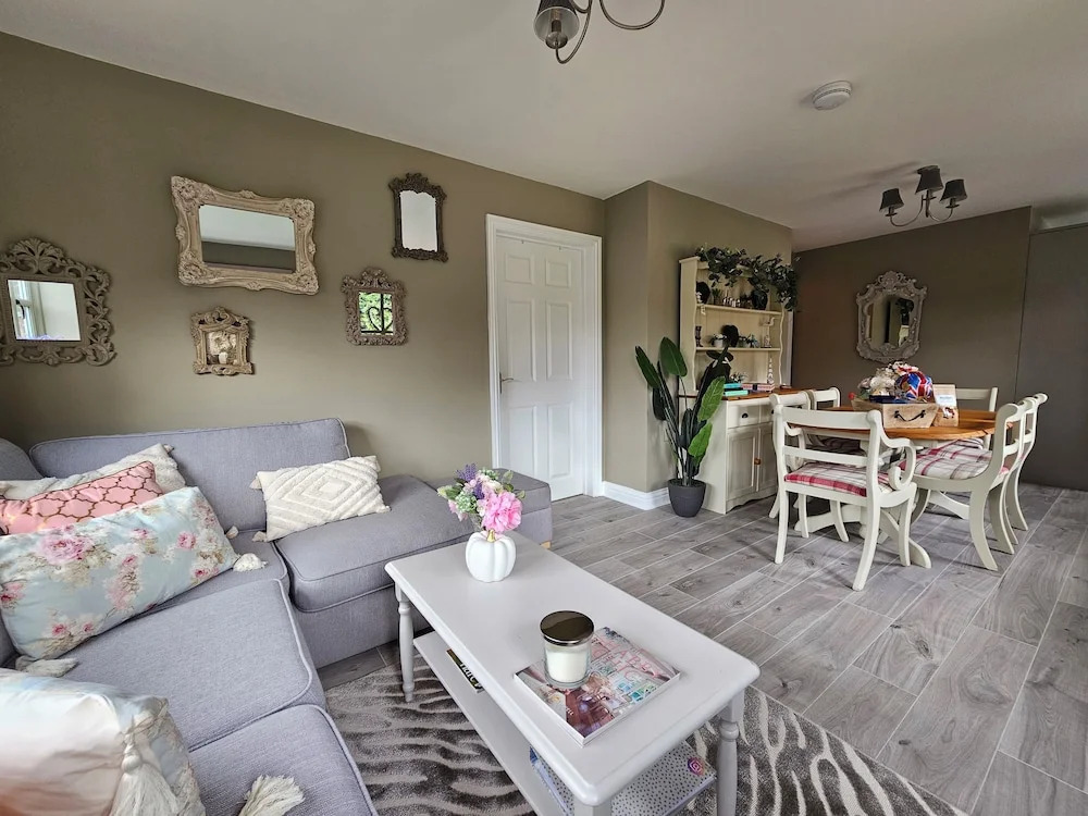 Cottage - Sleep 4, Pet Friendly & Enclosed Garden