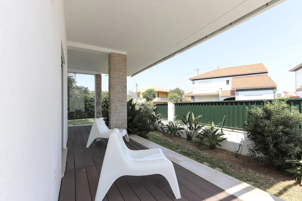 Parede Villa With Pool by Homing