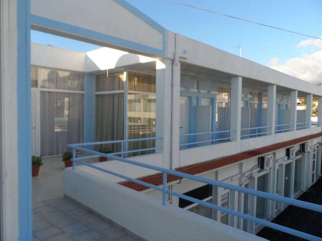 Seafront Studios and Apartments