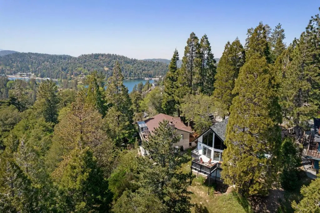 Hot Tub, Fire Pit, Deck Views, Near the Lake The Matterhorn Manor by Avantstay