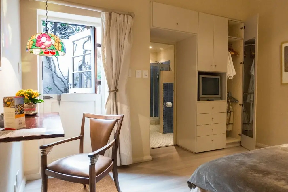 Rosedene Lodge - All solar, all aircon with pool and garden