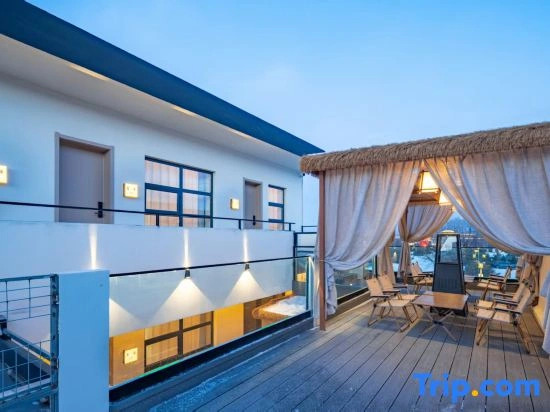 Xinzhou Huaxi Hot Spring Homestay (Xinzhou Ancient Town Branch)