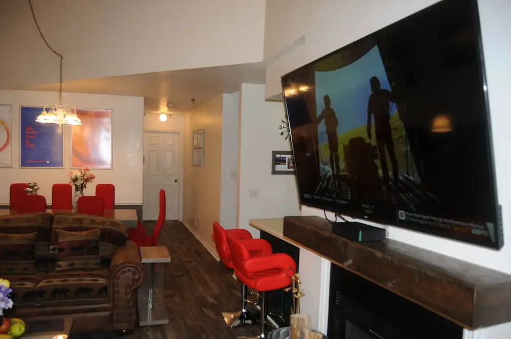 Park City Condo with 6 beds, 3 bedroom, 3 bath, 4 min to ski, 2 min to Sundance HQ