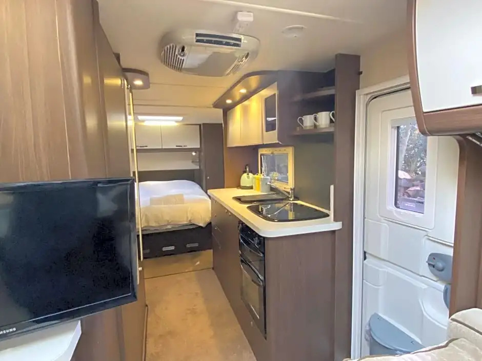 The Secret Cottage & Hideaway Caravan