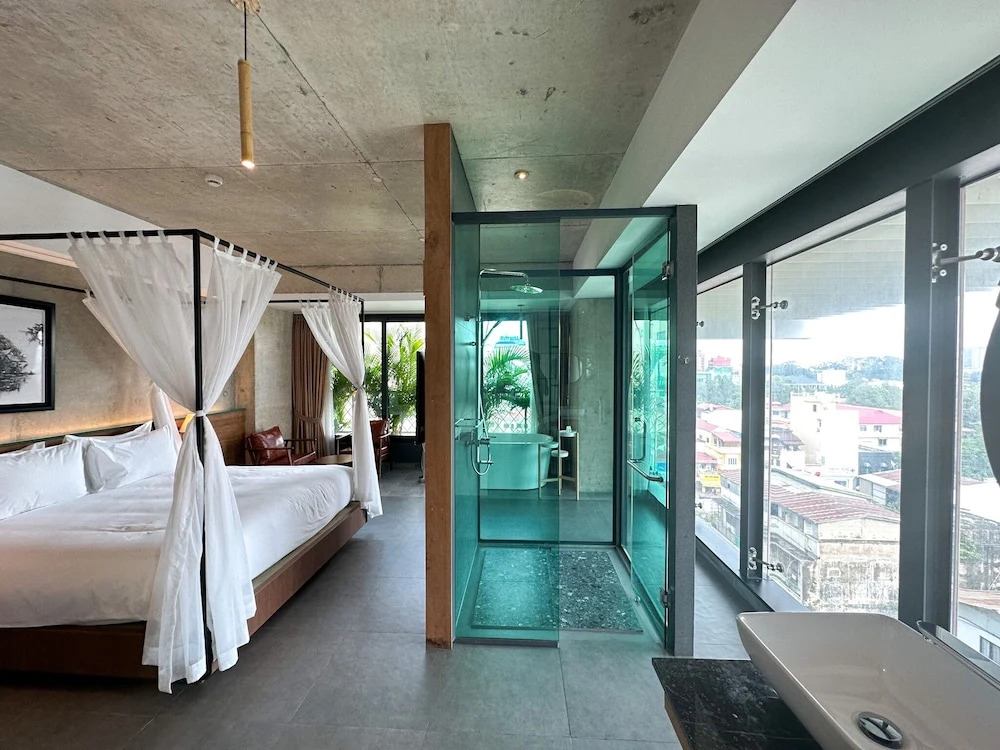 CHECK inn Phnom Penh Royal Palace