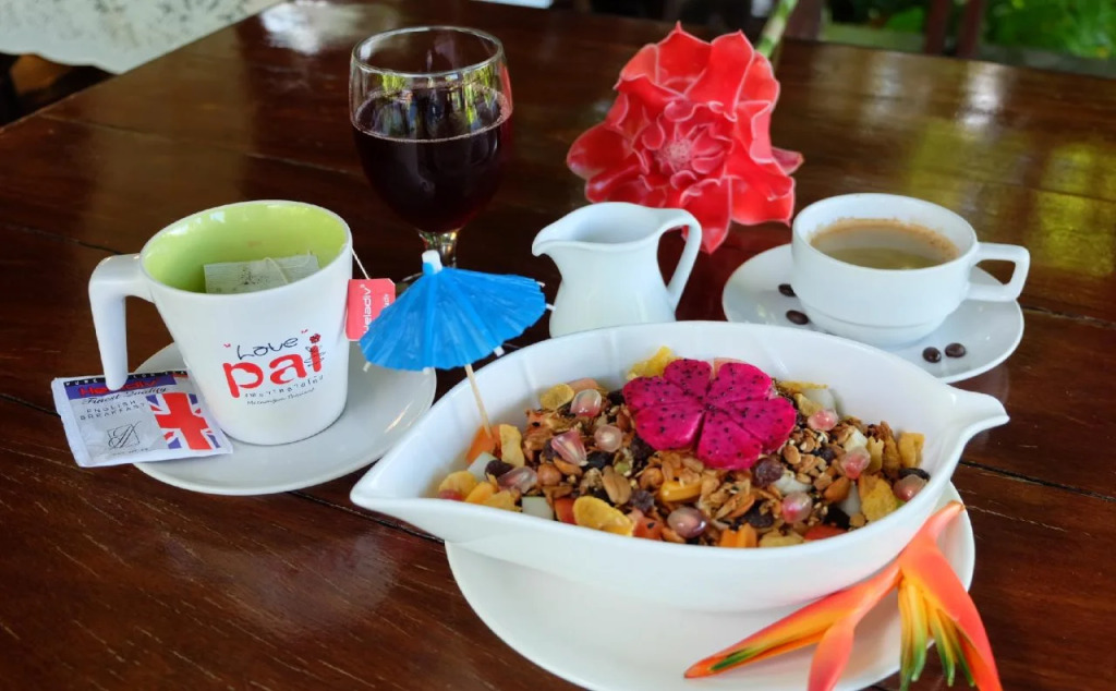 Pura Vida Pai Resort