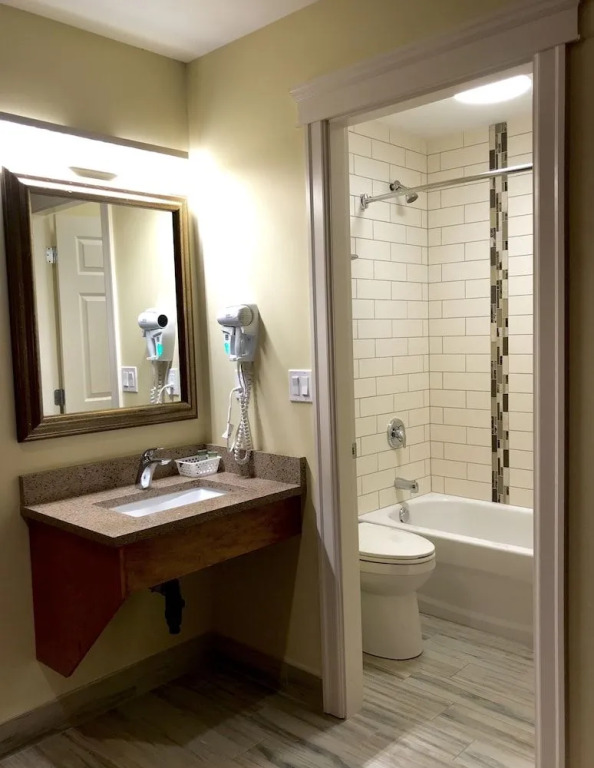 Sahara Suites