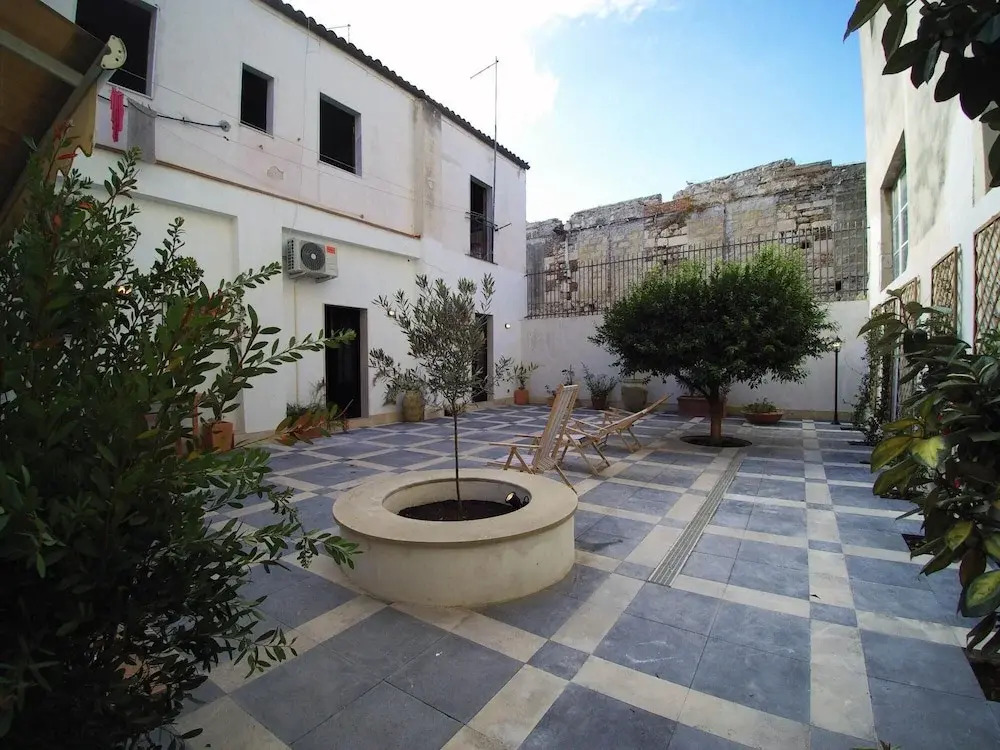 Patio Mirabella in Siracusa
