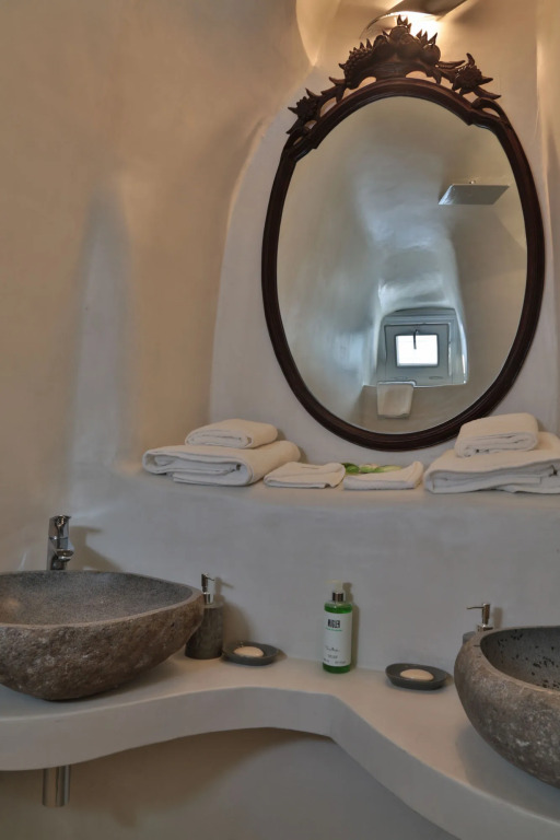 Trieris Villa & Suites