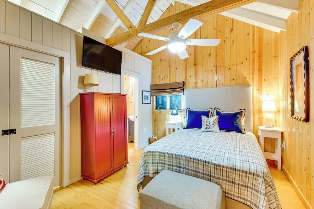 Tranquil Highlands Cottage w/ Fire Pit & Stream!