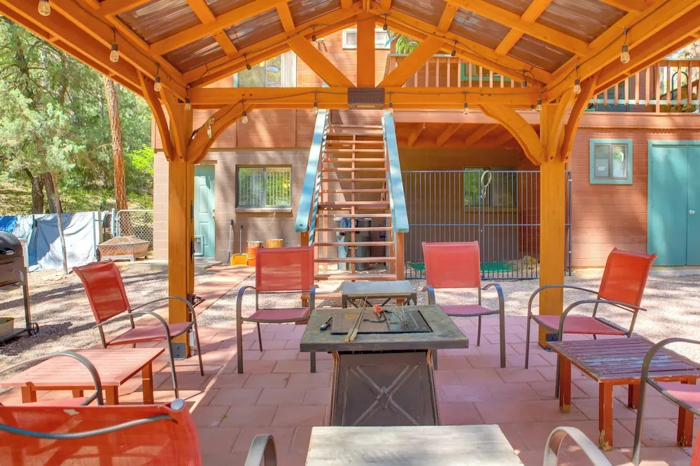 Relax Fireside + Play Games! Hikers Haven in Pine