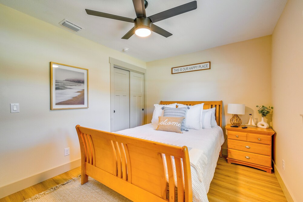 Lakefront Inverness Getaway w/ Kayaks & Bikes!
