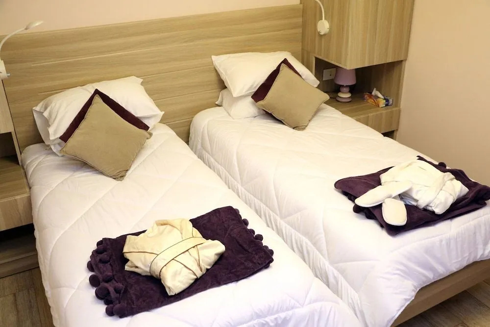 HOtello guest suites