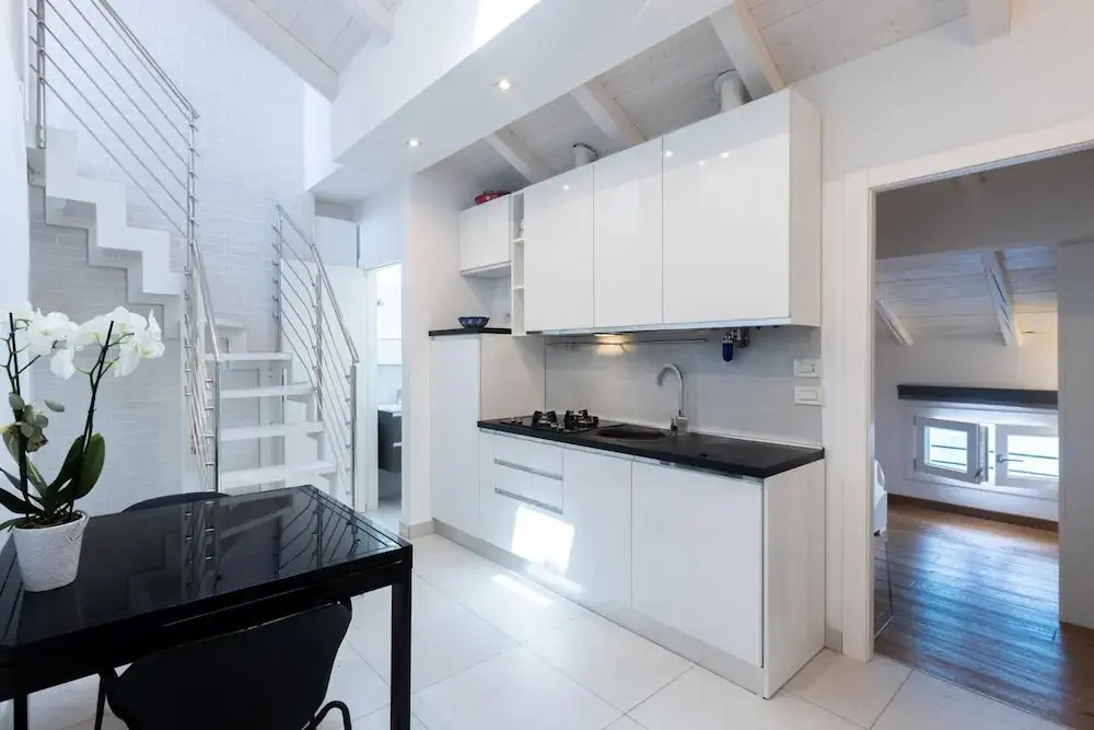 Asinelli in Bologna with 1 bedrooms and 1 bathrooms