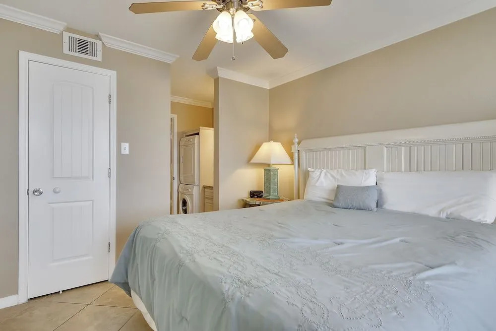 Seascape 2113 2 Bedroom Condo by RedAwning