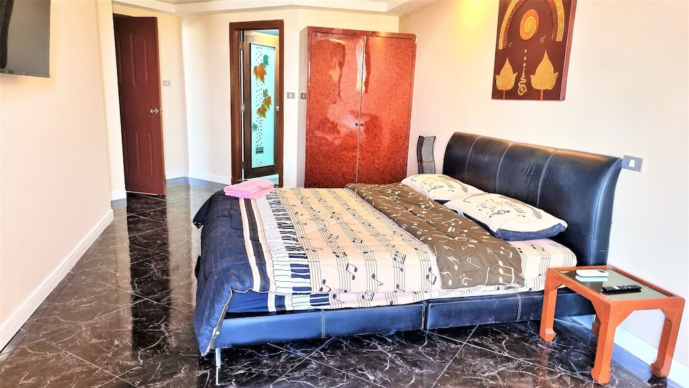 Spacious 2-bedroom Family Condo With Pool View 10th Floor, Angket Hip Residenc
