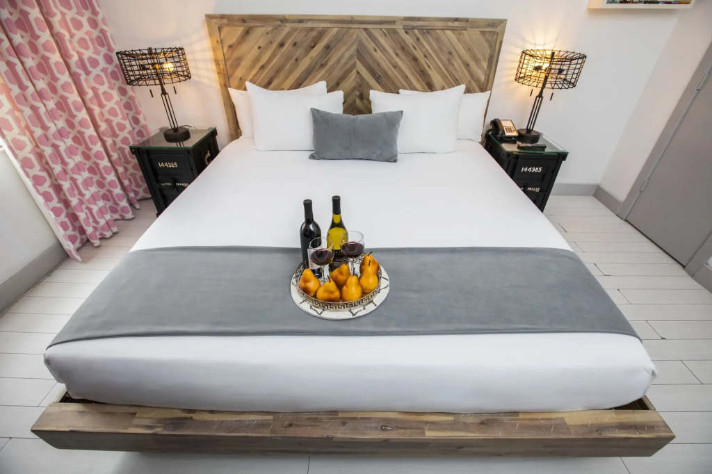 Whitelaw Hotel