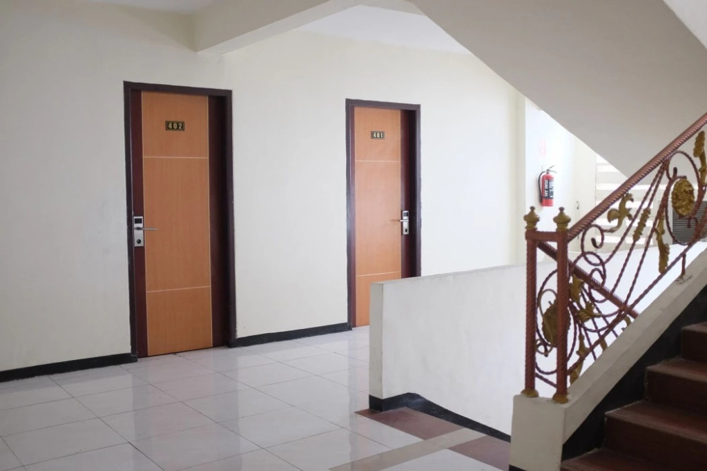 RedDoorz Plus near Senen