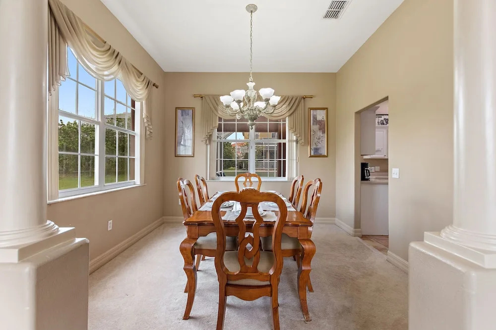 6 Bedroom Premium Home With Pool, Spa and Games Room #800