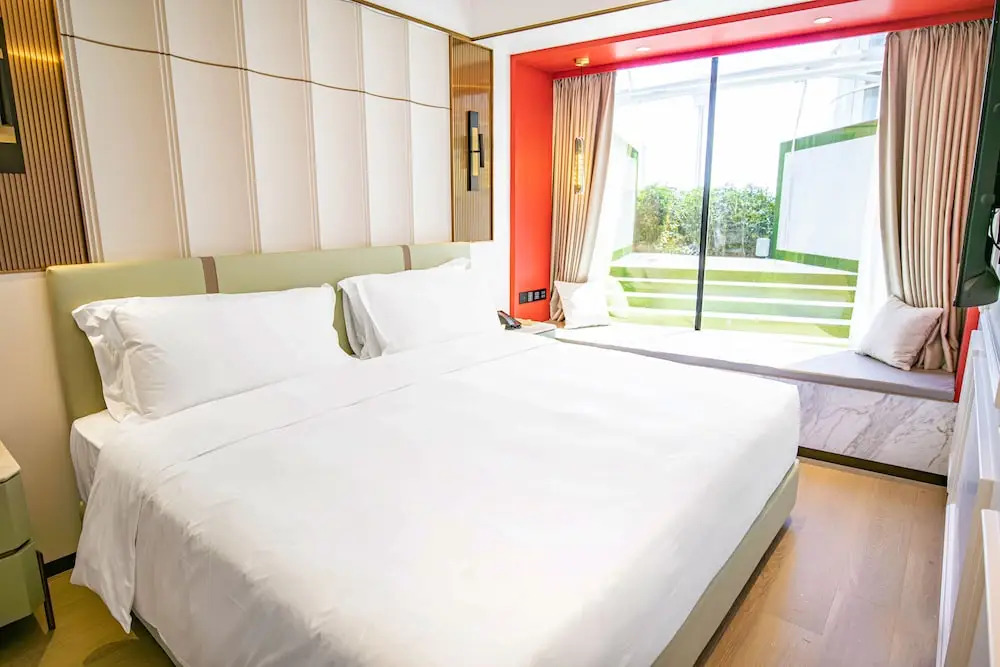 Yoho Resorts World Hotel