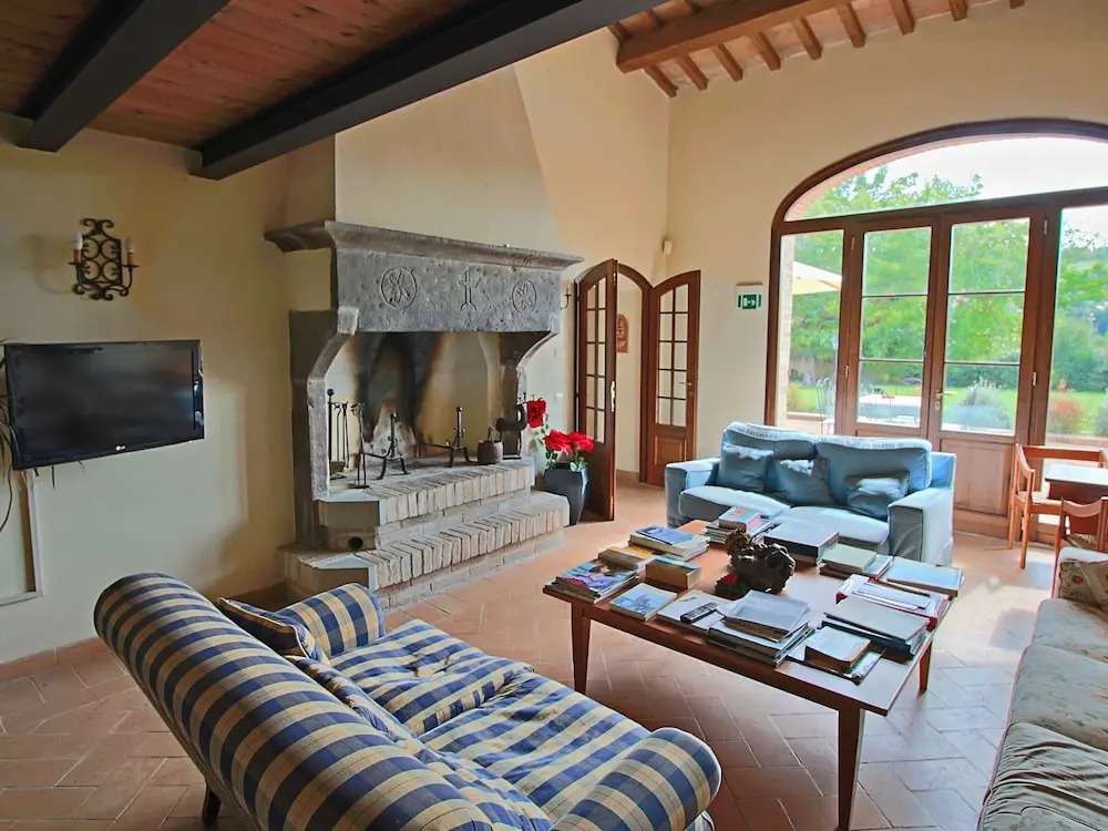 Cottage in Urbania With Pool & Terrace