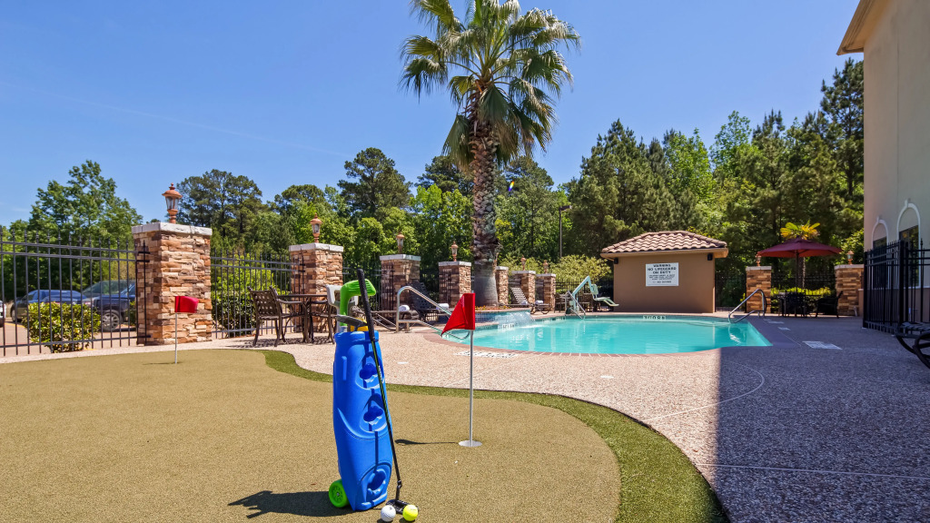 Best Western Plus Crown Colony Inn & Suites